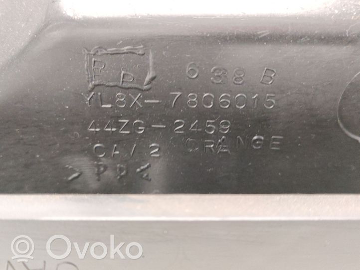 Mazda Tribute Boite à gants YL8X7806015