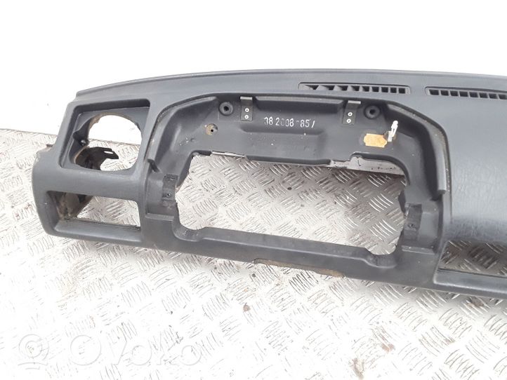 Audi 80 90 B2 Panelė 811857069