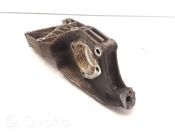 Alfa Romeo 166 Staffa del cuscinetto di supporto dell’albero di trasmissione 7693057