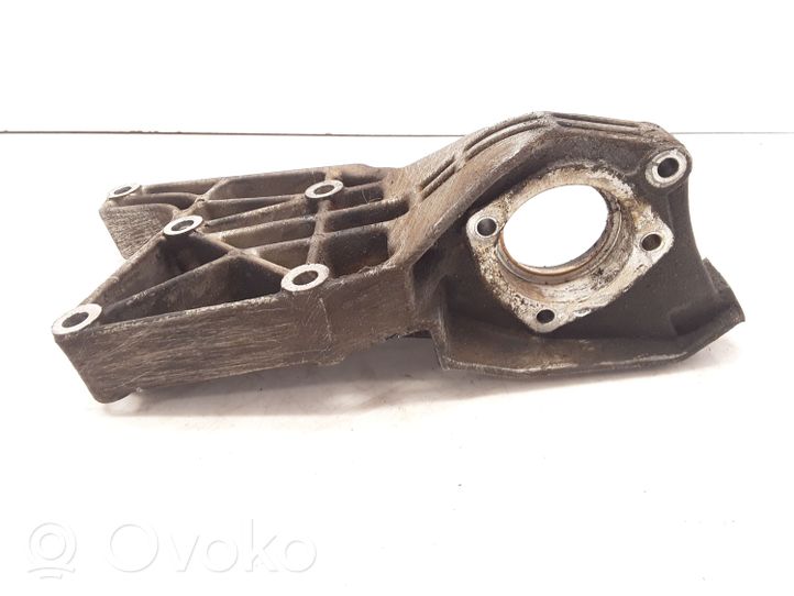 Alfa Romeo 166 Staffa del cuscinetto di supporto dell’albero di trasmissione 7693057