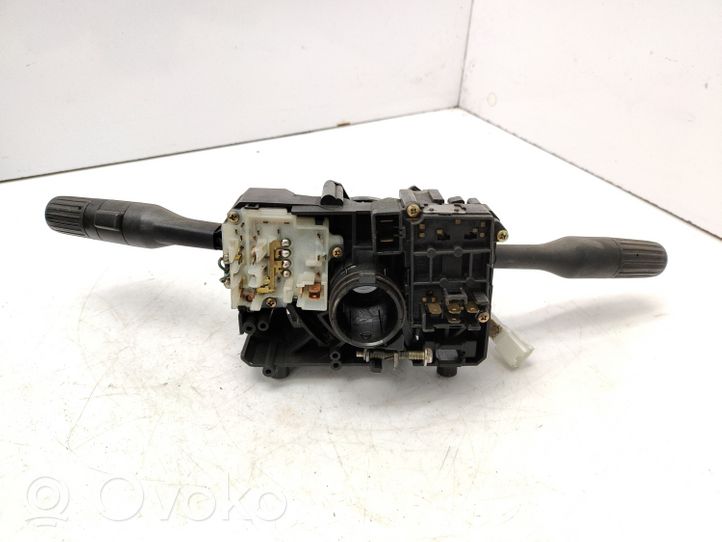 Mazda 929 Leva/interruttore dell’indicatore di direzione e tergicristallo 177384