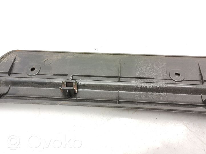 Mazda 929 Etuoven kynnyksen suojalista H26068720