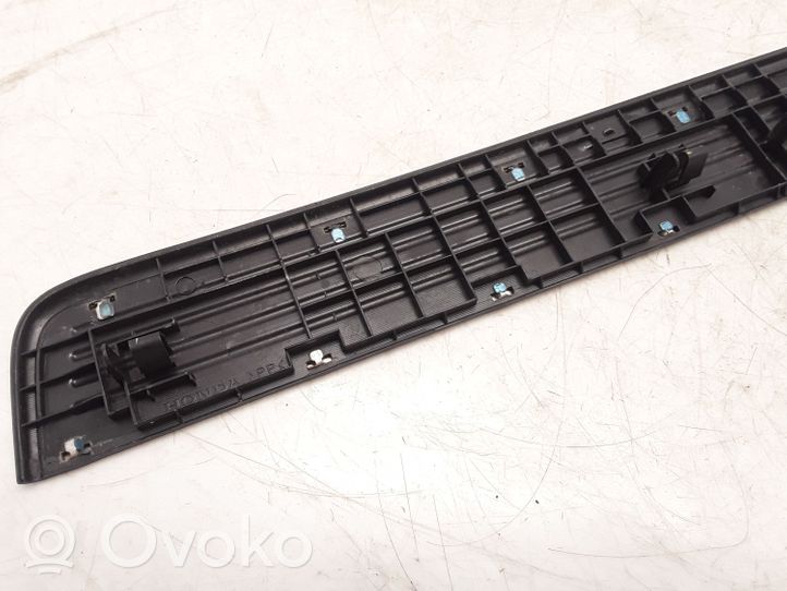 Honda Accord Etuoven kynnyksen suojalista 84202SEA0030