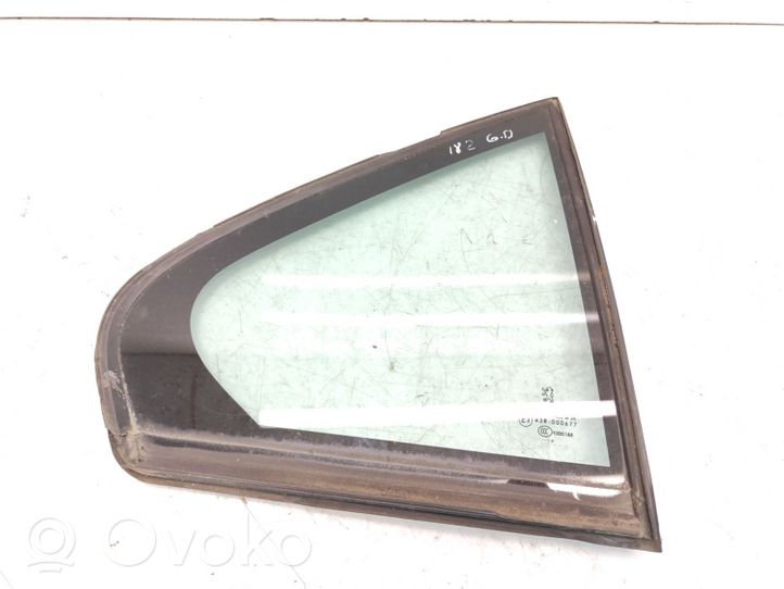 Peugeot 607 Fenêtre latérale avant / vitre triangulaire 43R000677
