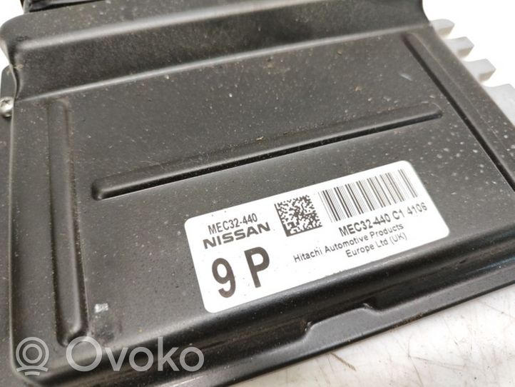 Nissan Almera Tino Komputer / Sterownik ECU i komplet kluczy MEC32440