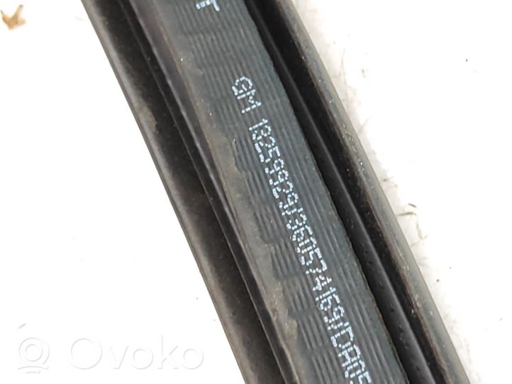 Opel Astra J Front door rubber seal 13259929