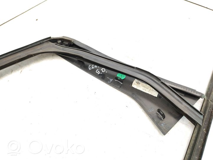 Opel Astra J Guarnizione in gomma finestrino/vetro portiera posteriore 13303935