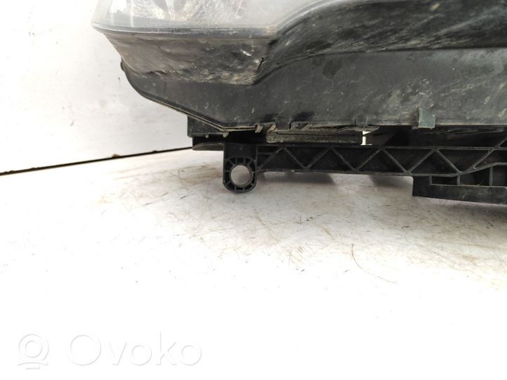 BMW X3 E83 Lampa przednia 3418414