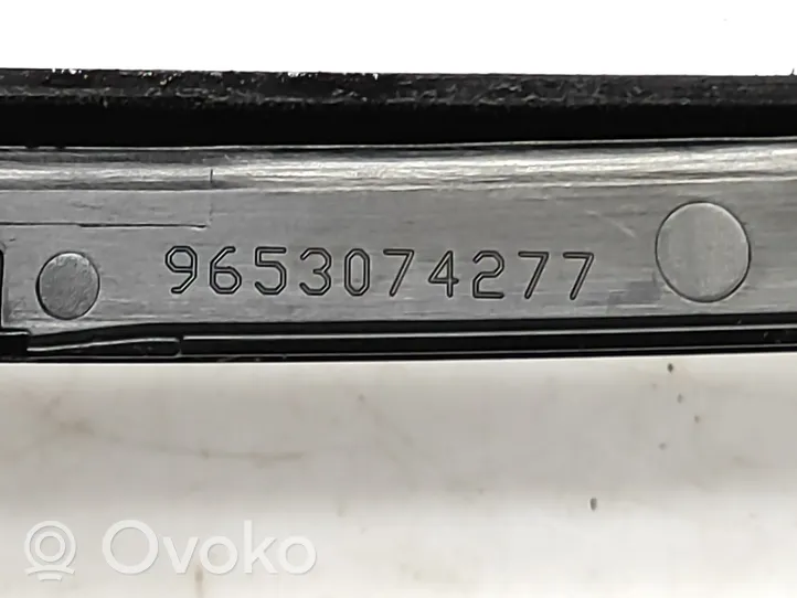 Citroen C2 Radion/GPS-laitteen pääyksikön kehys 9653074277