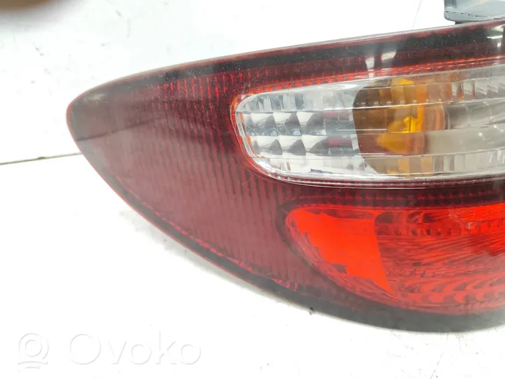 Toyota Previa (XR30, XR40) II Lampa tylna 28142