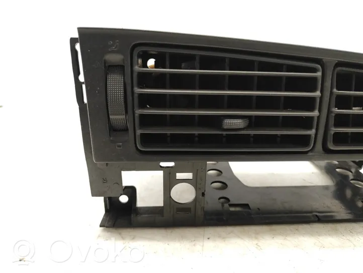 Volkswagen Golf III Griglia di ventilazione centrale cruscotto 1H6819736