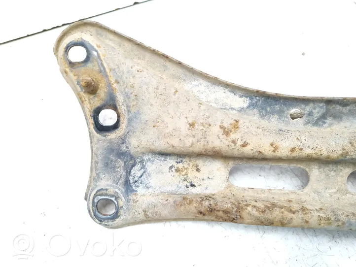 Mazda 626 Staffa del pannello di supporto del radiatore 8D10A