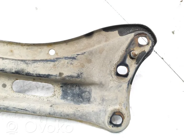 Mazda 626 Staffa del pannello di supporto del radiatore 8D10A