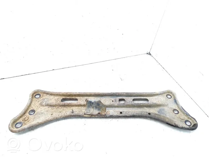 Mazda 626 Staffa del pannello di supporto del radiatore 8D10A