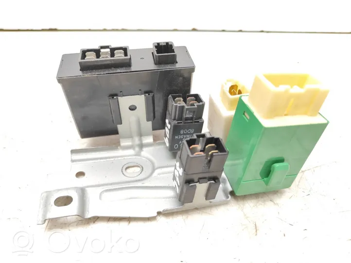 Mazda 626 Central locking relay GE4T677R0A