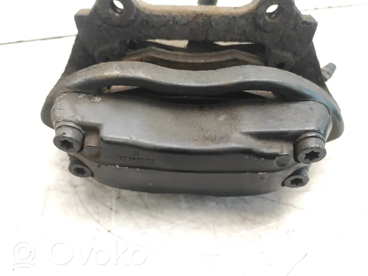 Mercedes-Benz CLS C219 Caliper de freno delantero 2070470311