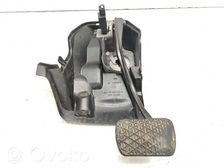 Mercedes-Benz CLS C219 Brake pedal A2116840918