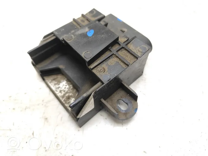 Volkswagen Golf VII Fuel pump relay 5N0201320A