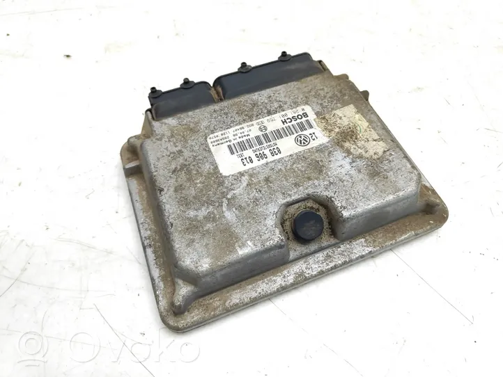 Volkswagen Golf IV Calculateur moteur ECU 038906013