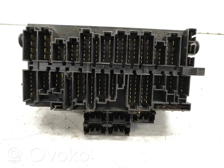 Volkswagen Golf III Fuse module 357937039