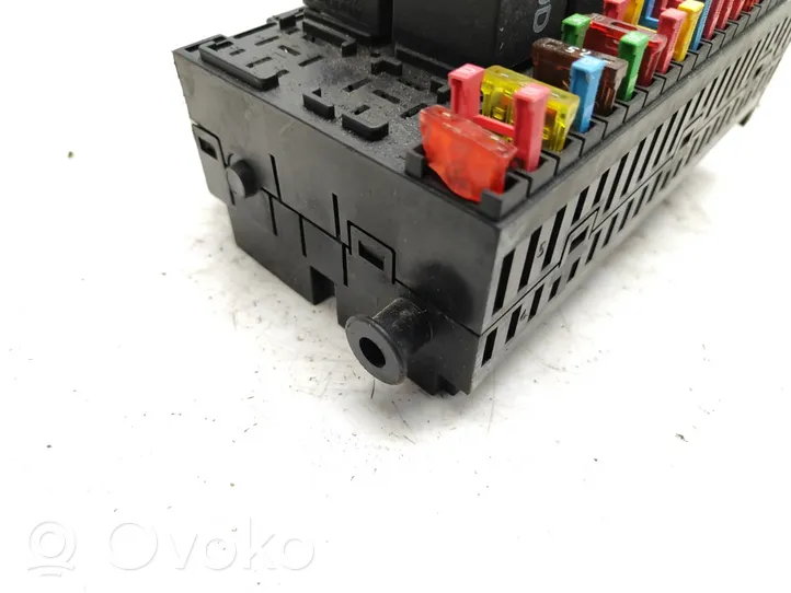 Volkswagen Golf III Fuse module 357937039