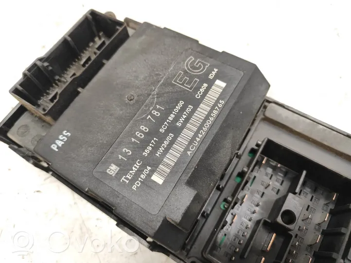 Opel Vectra C Module de fusibles 13181984