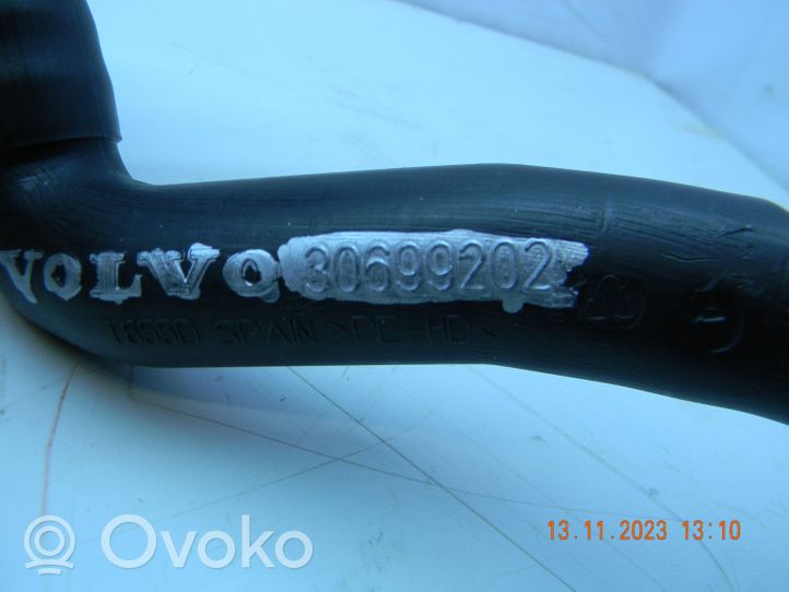 Volvo V70 Zbiornik płynu do spryskiwaczy szyby przedniej / czołowej 30699202