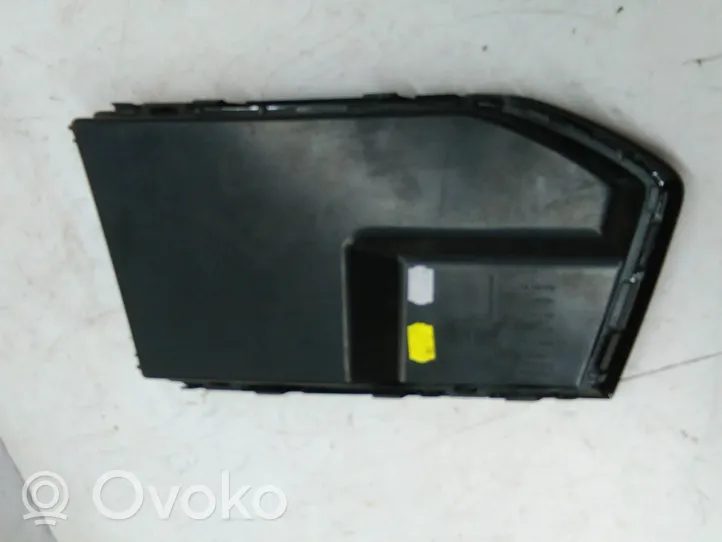 Audi Q3 8U Etupuskurin alempi jäähdytinsäleikkö 8U0807682G