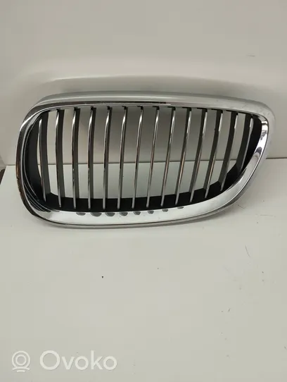 BMW 3 E90 E91 Front bumper upper radiator grill 22405910