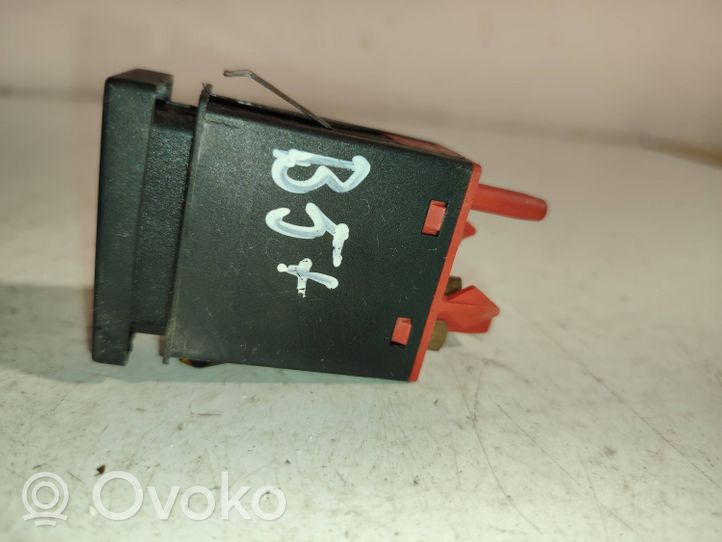 Volkswagen PASSAT B5.5 Traction control (ASR) switch 3B0927133A