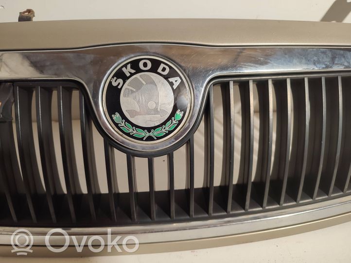 Skoda Fabia Mk1 (6Y) Maskownica / Grill / Atrapa górna chłodnicy 6y0823574