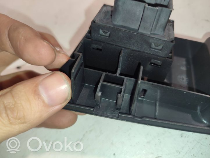 Fiat Grande Punto Electric window control switch 735380448