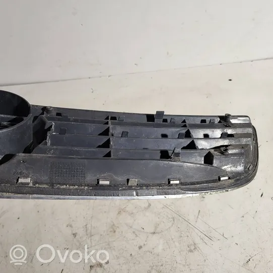 Opel Zafira A Front bumper upper radiator grill 90580685