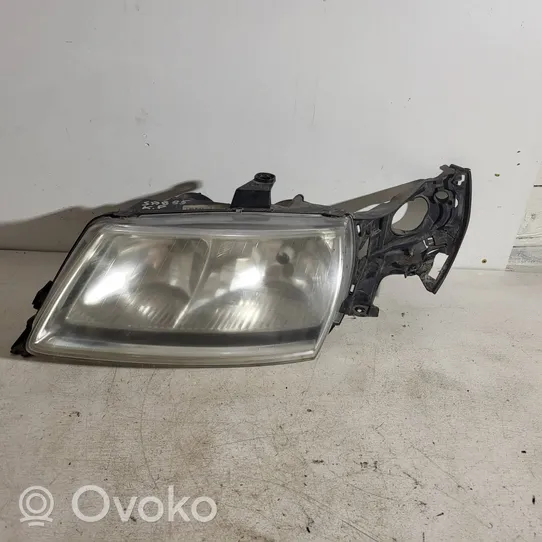 Saab 9-5 Lampa przednia 89006241