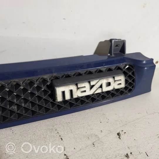 Mazda 121 Grille de calandre avant 