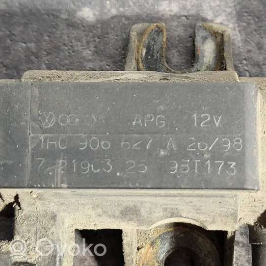 Audi A6 S6 C5 4B Solenoidinis vožtuvas 1H0906627A