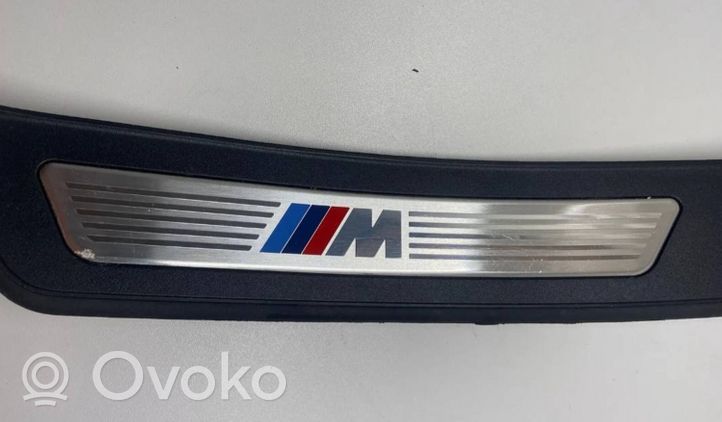 BMW 5 F10 F11 Cache latérale de marche-pieds 8050051