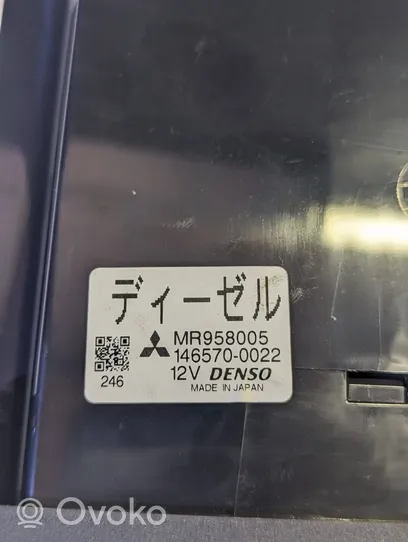 Mitsubishi Pajero Panel klimatyzacji MR958005