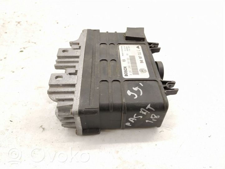 Volkswagen Golf III Calculateur moteur ECU 