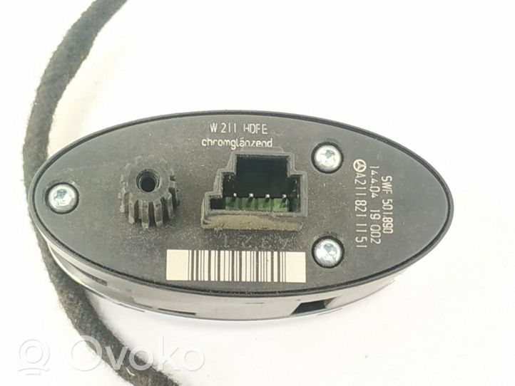 Mercedes-Benz E W211 Tailgate opening switch 