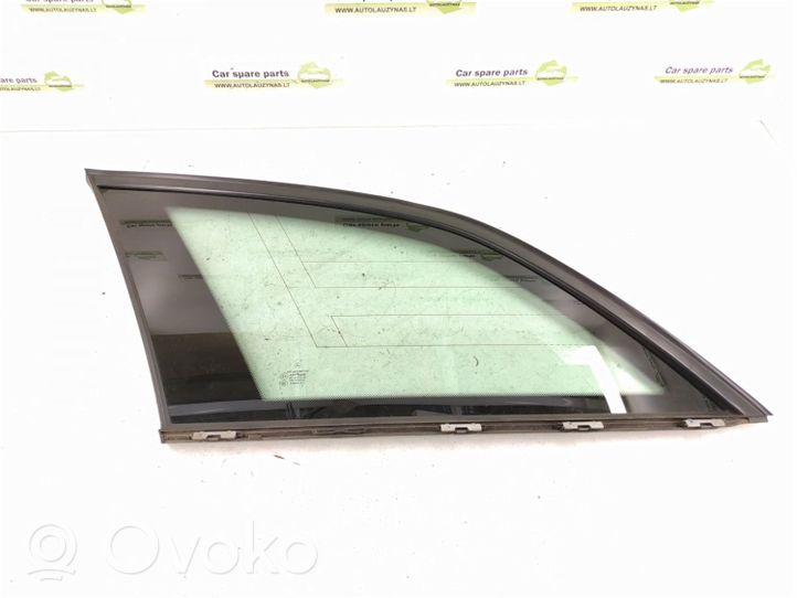 Mercedes-Benz C W204 Galinis šoninis kėbulo stiklas A2046701112