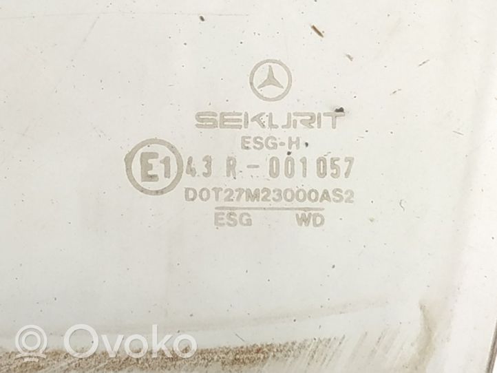 Mercedes-Benz E W124 priekšējo durvju stikls (četrdurvju mašīnai) 1247200318