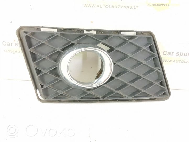 Mercedes-Benz GLK (X204) Kratka dolna zderzaka przedniego 2048853823