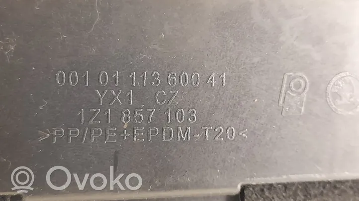 Skoda Octavia Mk2 (1Z) Schowek deski rozdzielczej / Komplet 