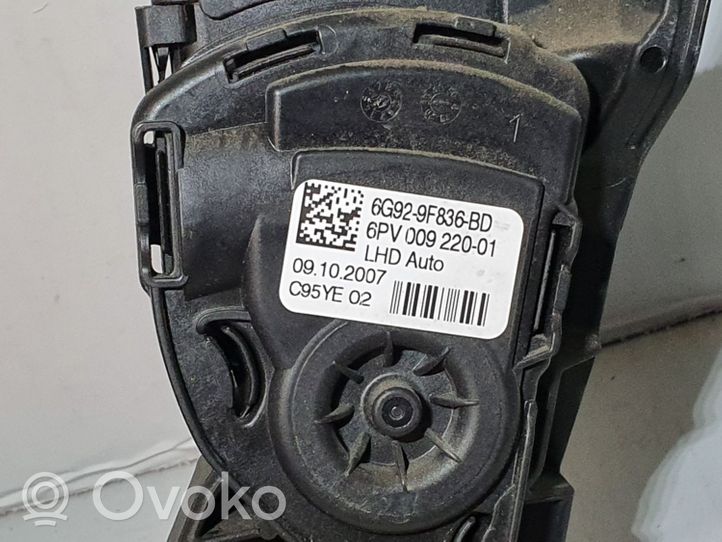 Volvo XC70 Pedał gazu / przyspieszenia 6G929F836BD