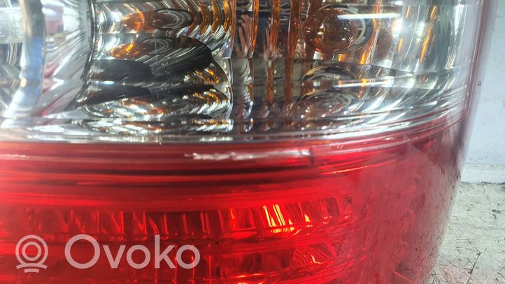 KIA Sorento Lampa tylna 9243E5