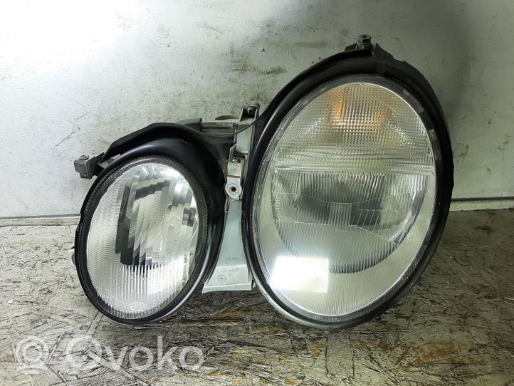 Mercedes-Benz CLK A208 C208 Lampa przednia 147551