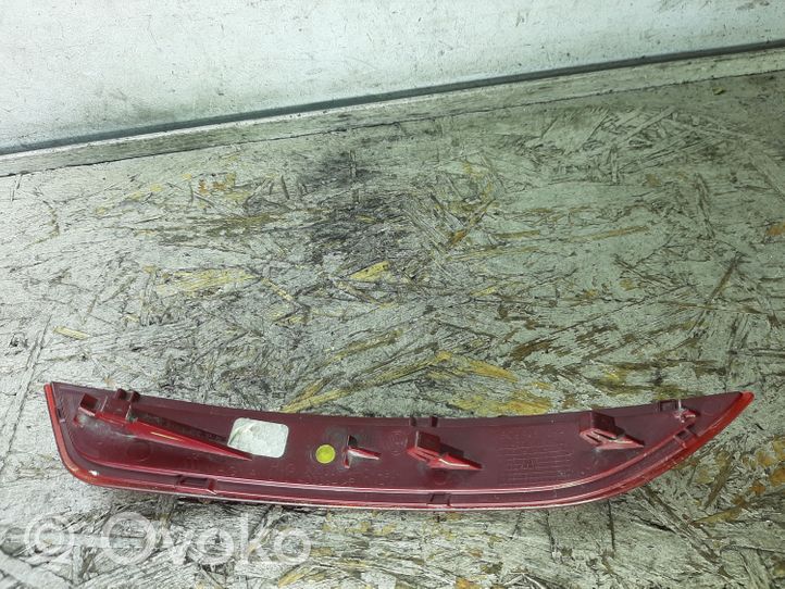 Volkswagen Jetta VI Reflector de faros/luces traseros 5C6945106A