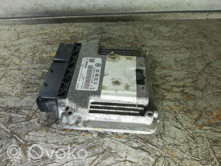 Volkswagen Golf V Calculateur moteur ECU 03G906021QJ