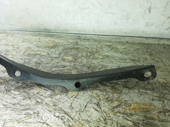 Subaru Legacy Staffa di rinforzo montaggio del paraurti anteriore 57744AG000